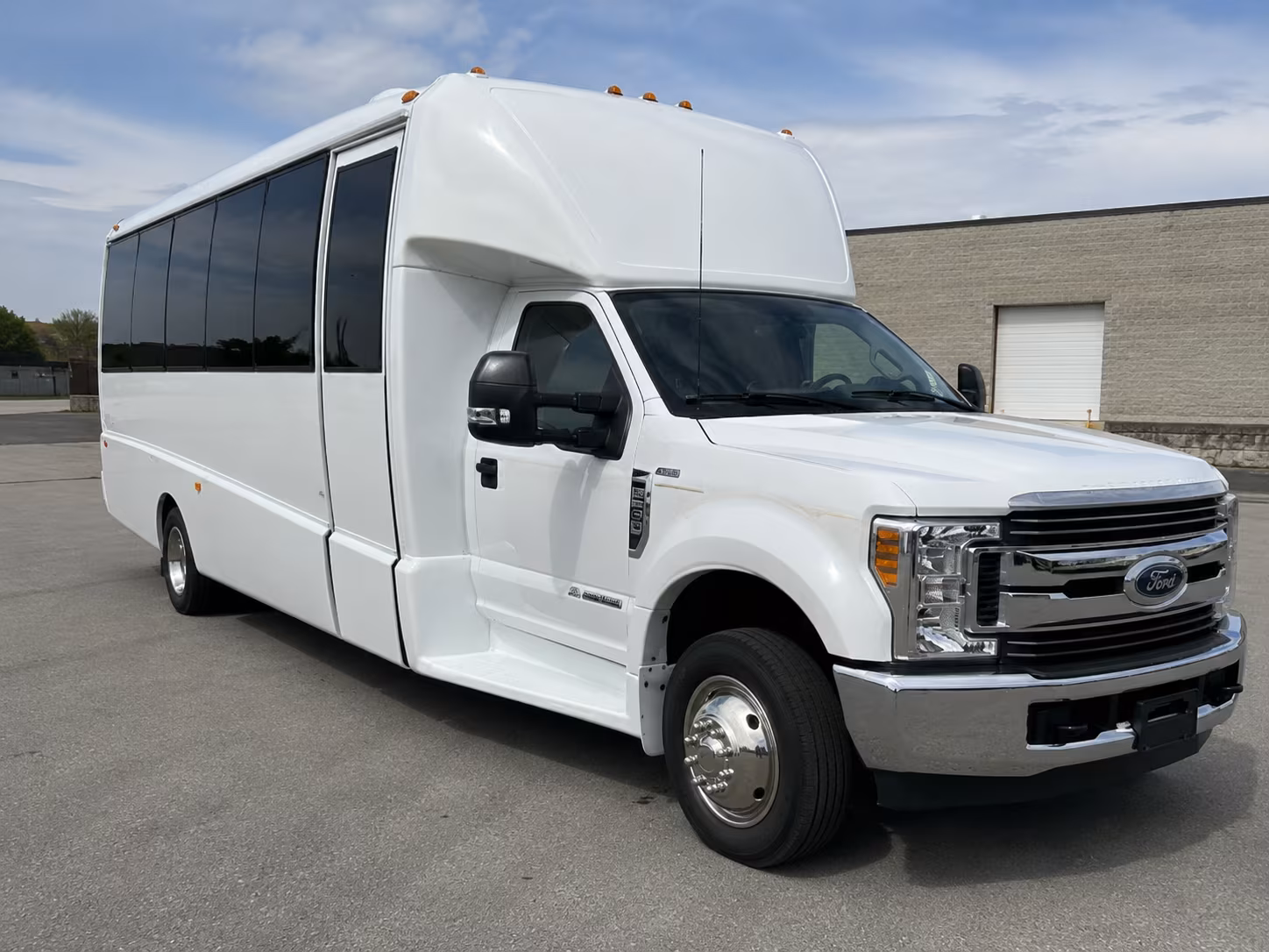 corporate and conference shuttle buses in escondido